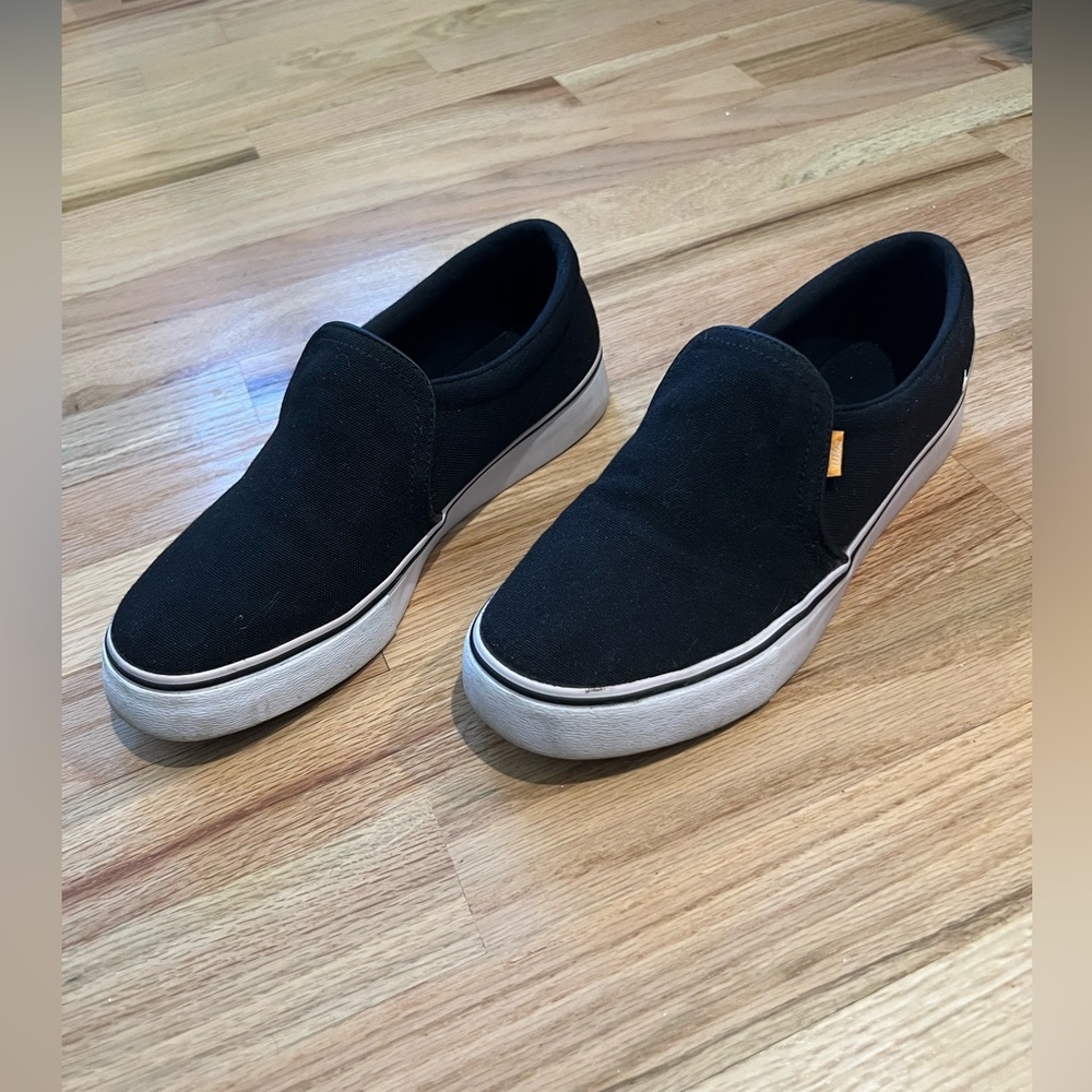Nike women’s black canvas court slip on. U.S. size 7.5